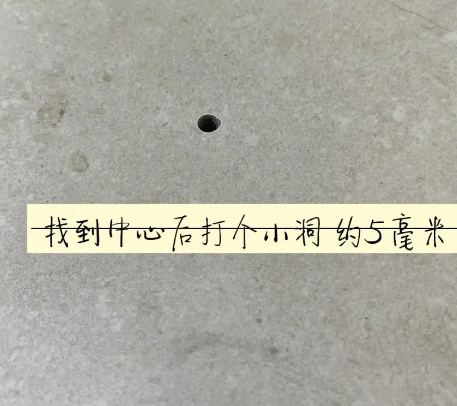 新县瓷砖空鼓维修公司专业解答在瓷砖铺贴过程中，如果砂料搅拌不均匀，将会带来以下问题