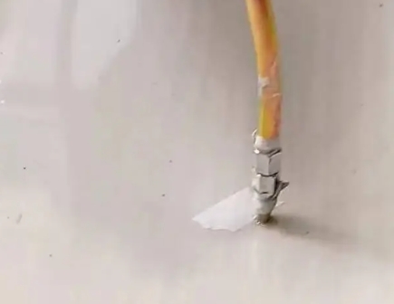 新县瓷砖空鼓维修公司专业解答在瓷砖铺贴过程中，如果使用的砂料过粗（如全部使用了粗砂），可能会导致以下问题